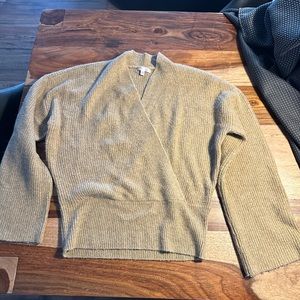 Guess sweater only try it on for an hour .. like new